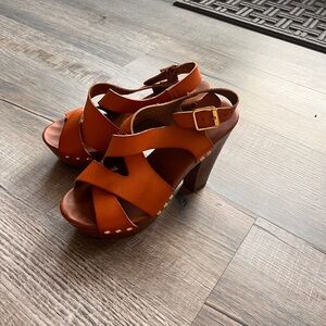 Stylish Tan Heeled Sandals